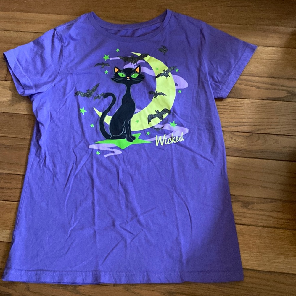 Size 8/10 M graphic T